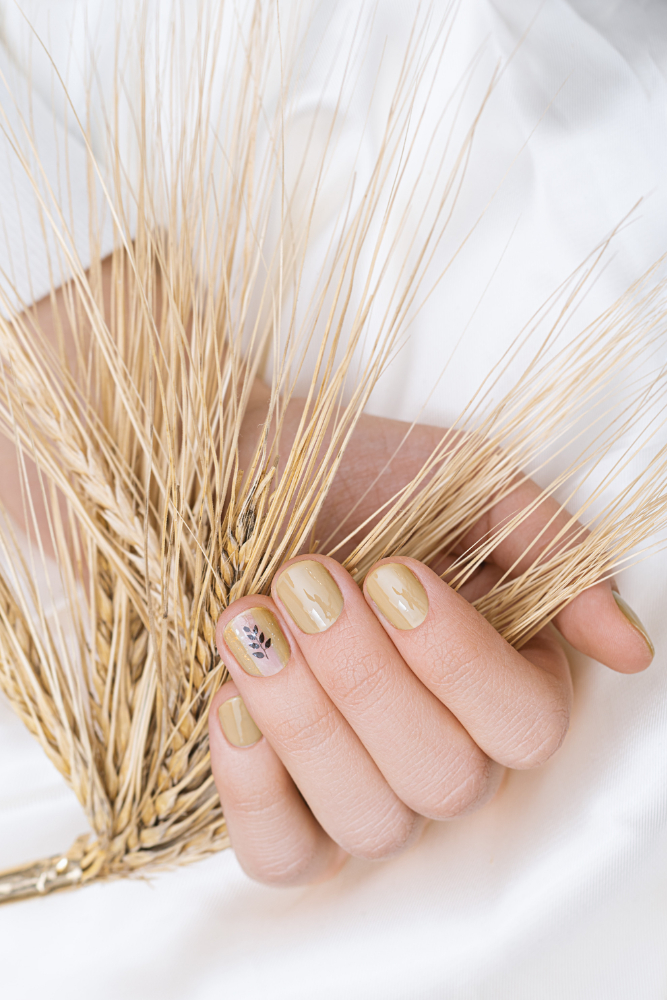 nail salon 98597